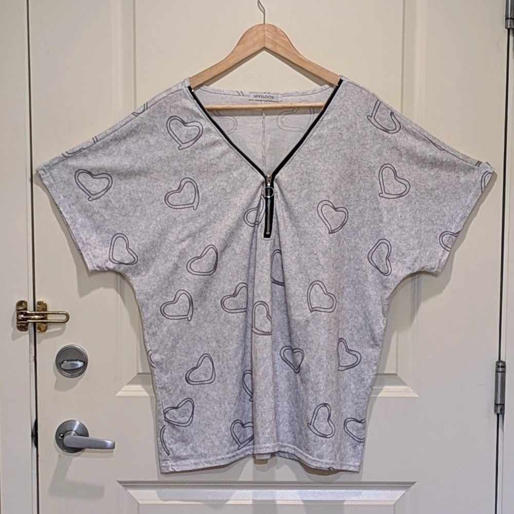 EUC Misslook 3X Cotton Blend Grey Heart Print Zip Collar Tee